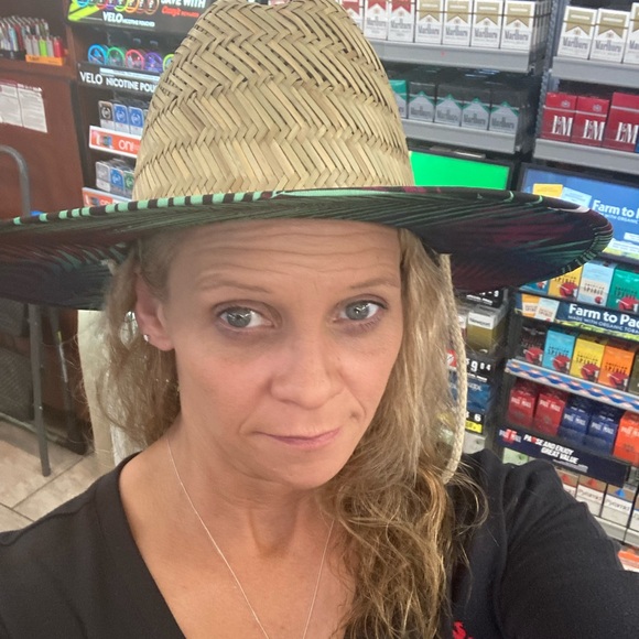 Meet your Posher, Darby - Picture 9 of 16